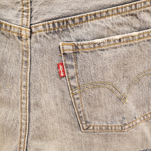 Levi's cut off jean shorts - Picture 3 of 10